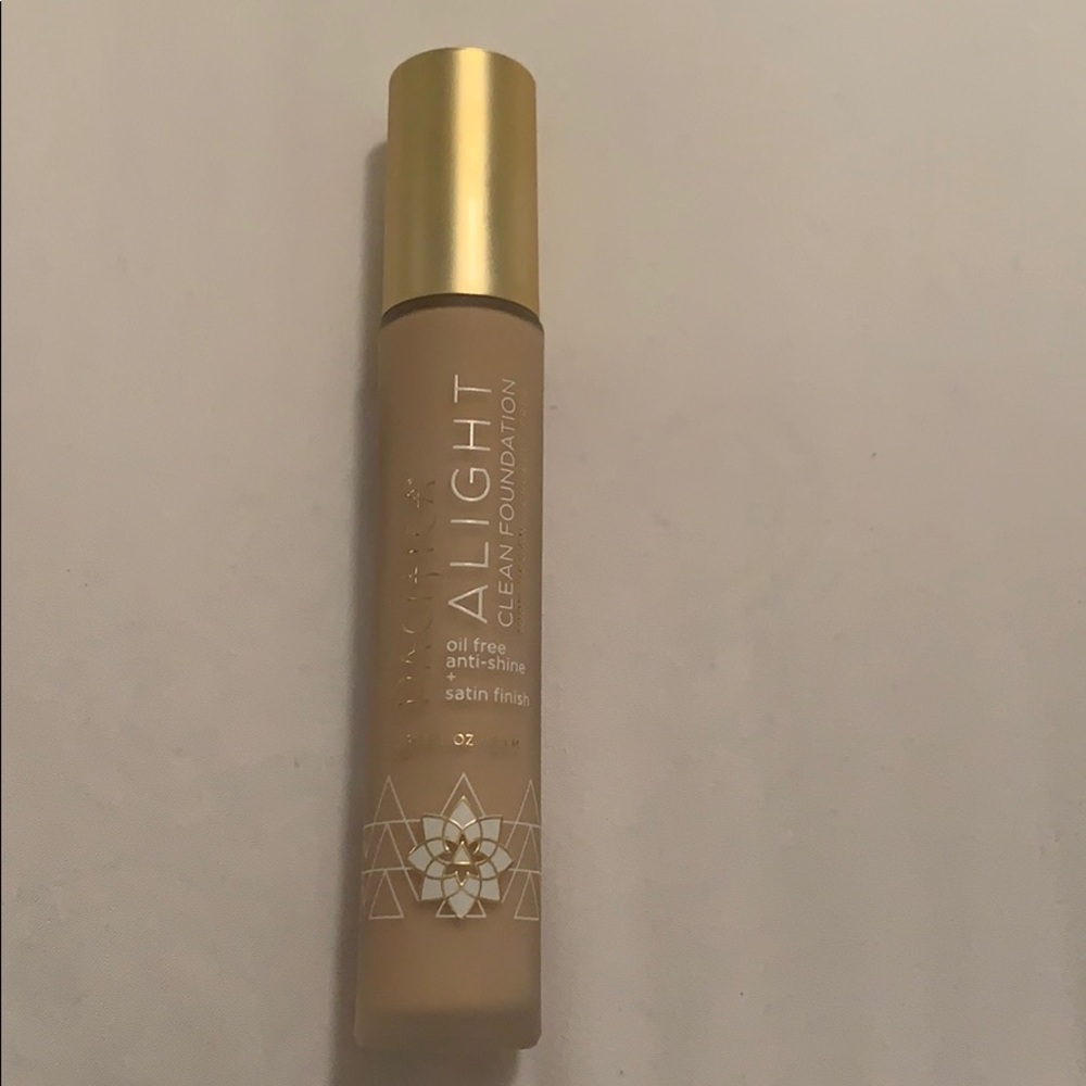 Pacifica Alight Clean Foundation